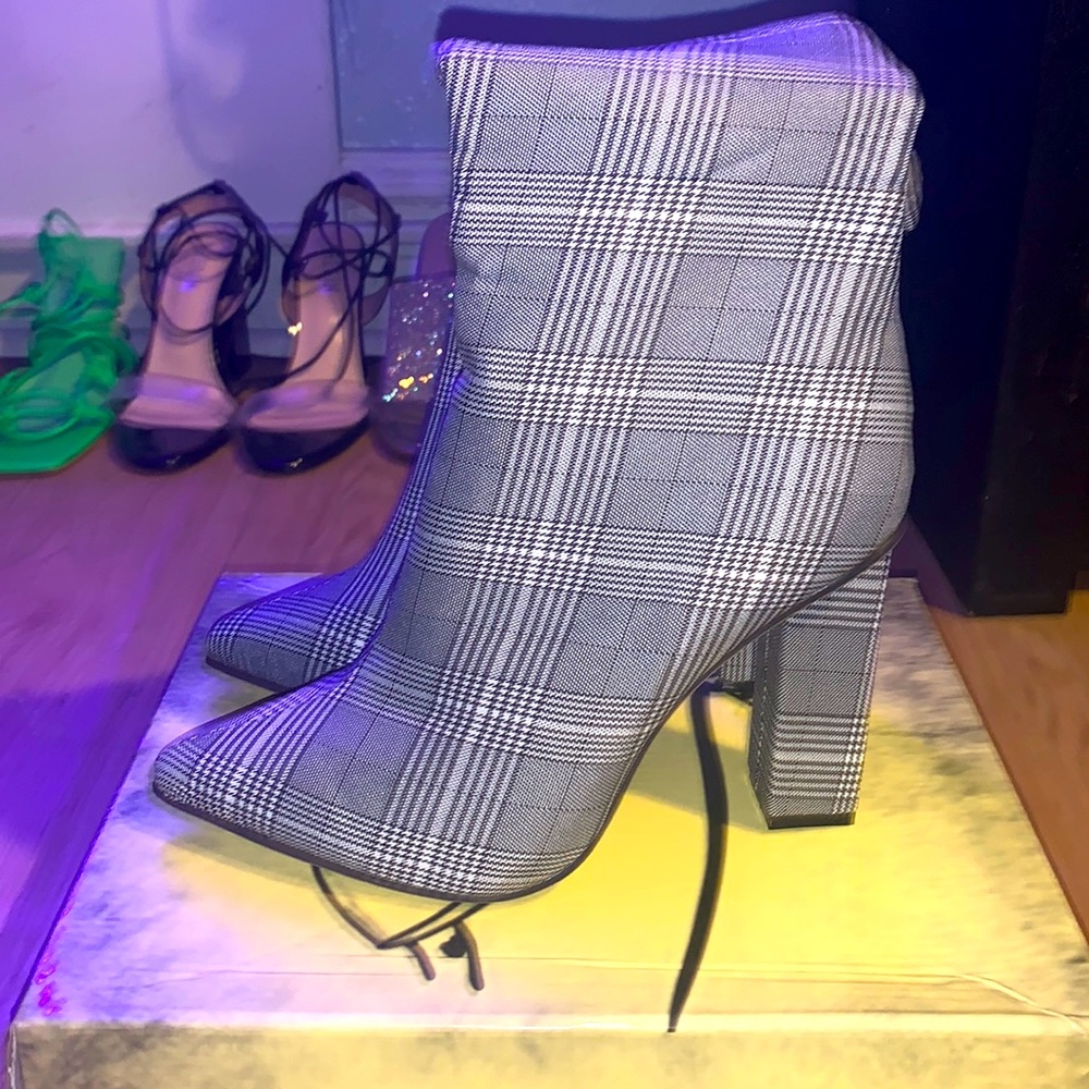 Olaf chunky ankle heel